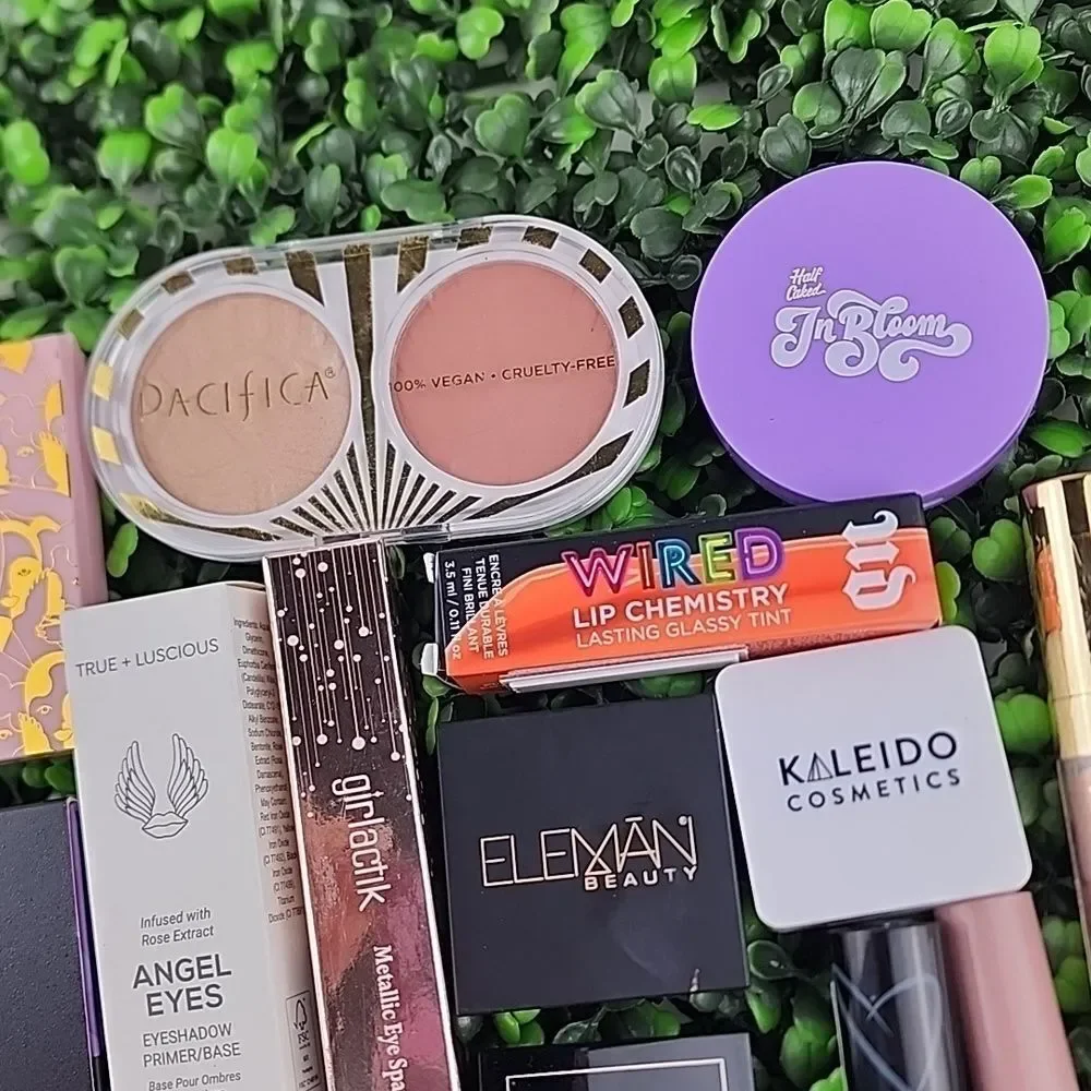 Makeup bundle lot 14 pieces wholesale blush bronzer lip gloss highlighter new